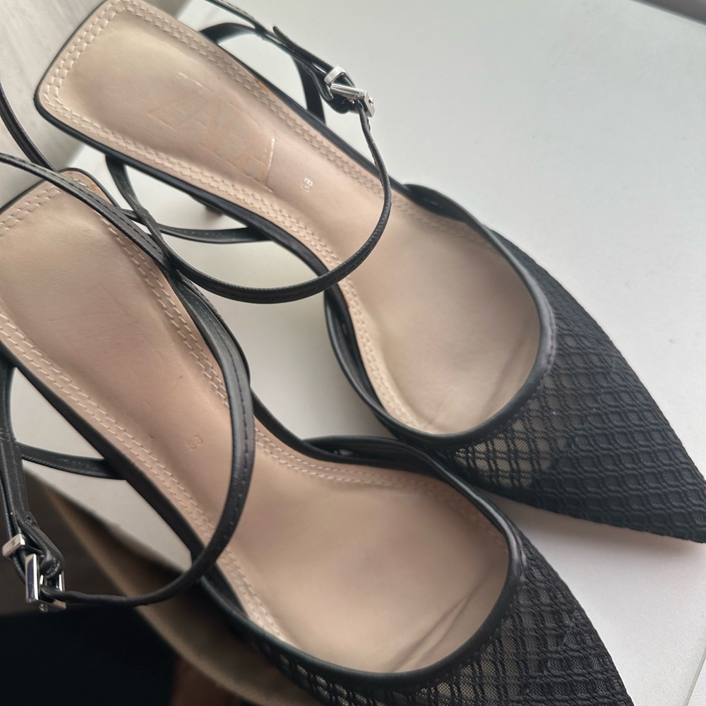 Black Zara pumps